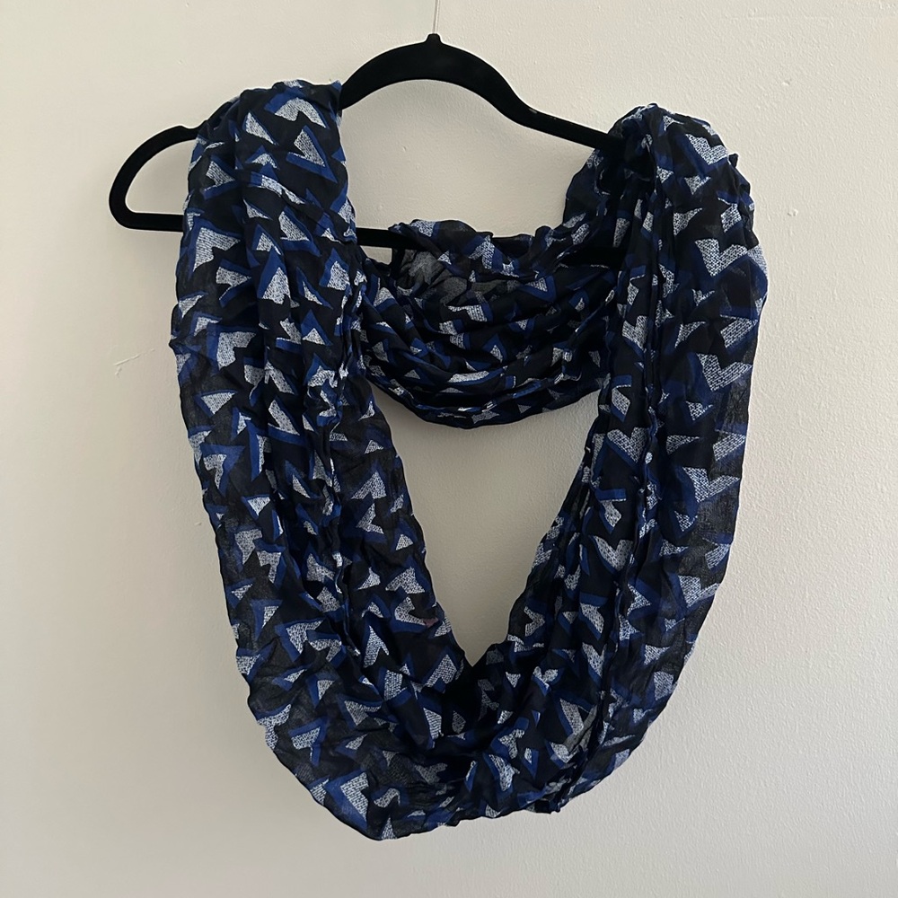 Black and Blue Geometric Infinity Scarf